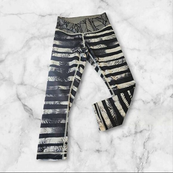 Lululemon Size 4 Stripe Leggings 20" - Picture 1 of 2